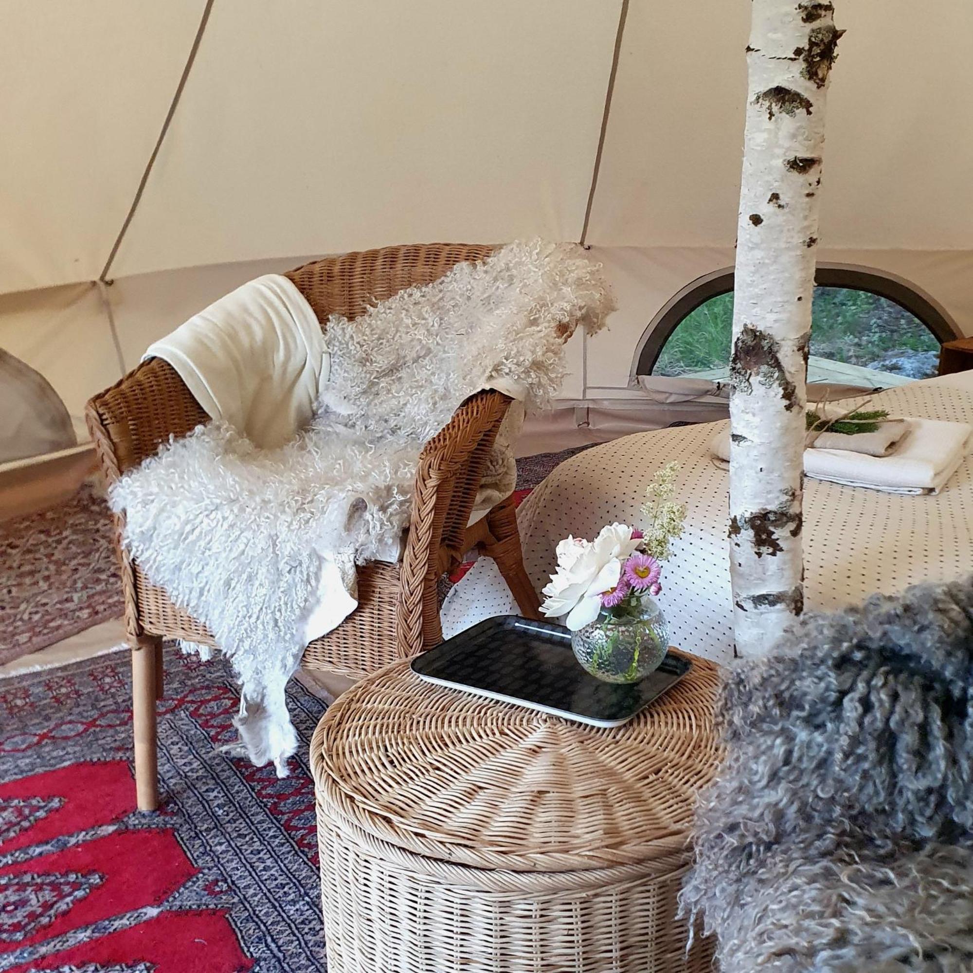 Skalbo Gardsglamping Hotel Jarvso Exterior photo